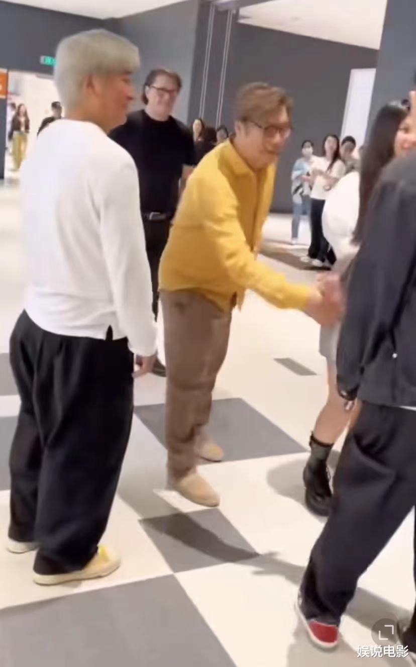 《歌手2024》太火，李湘和前夫带女儿探班，李湘这体态越来越丰腴