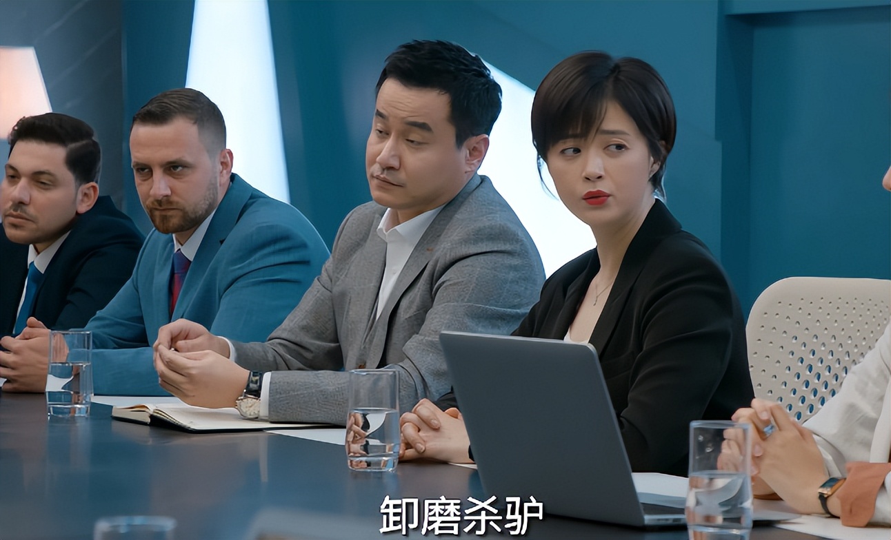 收视第一!《新闻联播》表扬,央视这部黑马剧,让我想站起来鼓掌