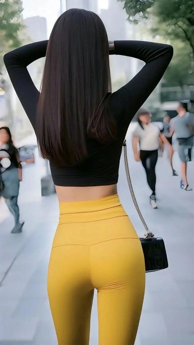 又白又柔软的小姐姐,这身材绝对犯规,喜欢练瑜伽!