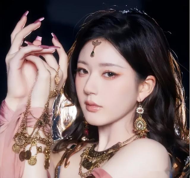 赵露思路透出镜颜值很一般,离开美图路人甲一枚,穿凉拖好邋遢!