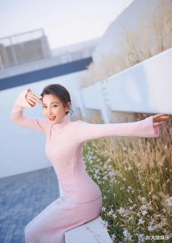 51岁李冰冰近照,白发很多,容貌大变,虽是老板,可惜未婚未孕