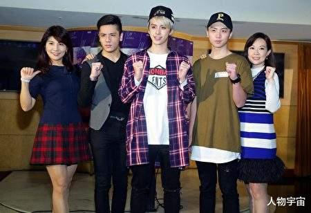 她是昔日台湾玉女歌手，事业巅峰嫁人生俩帅儿子，如今仍有异性约