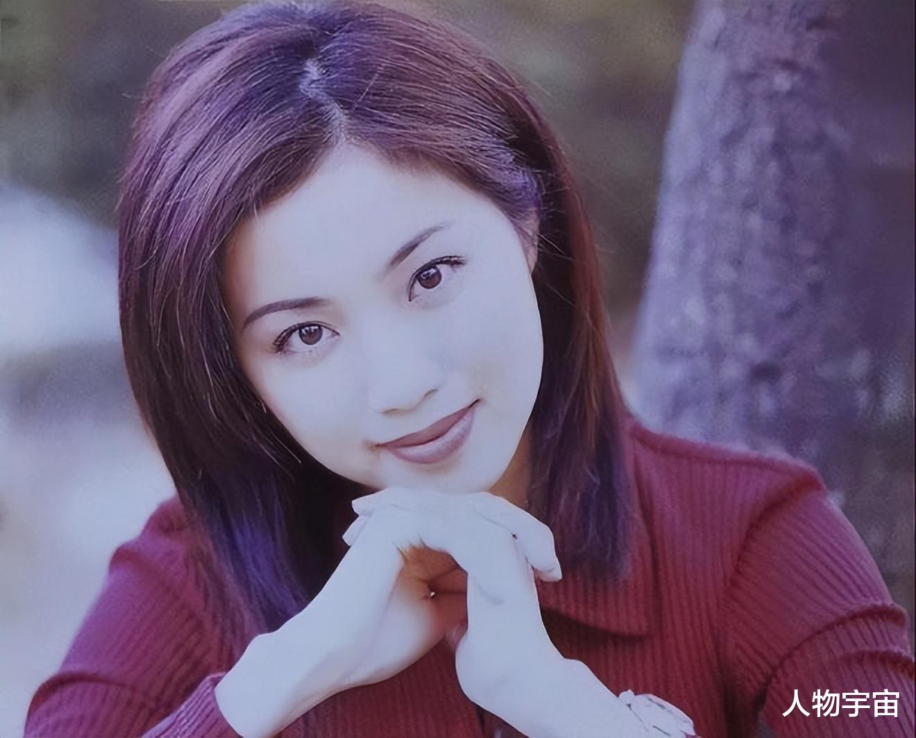 她是混最差港姐冠军,薪水低无戏拍,金融高管老公出轨,开店蚀本