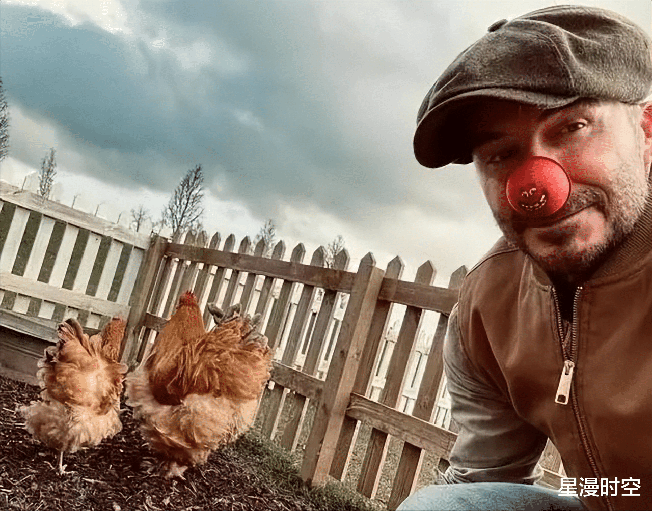 贝克汉姆一家游艇度假!13岁小七成全家团宠,穿白裙像小仙女!