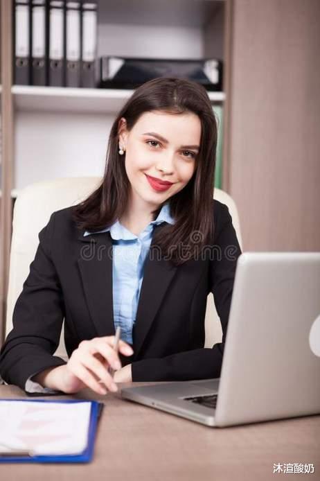 ‘8年工作经验,月薪超过5W,我成了网友口中的职场女强人’