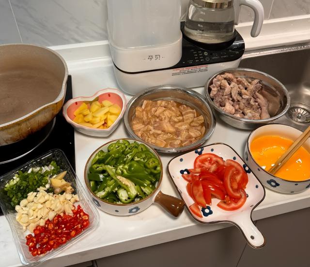 上海女子晒失业后伙食对比,宁愿上班也不做家庭主妇,网友:支持