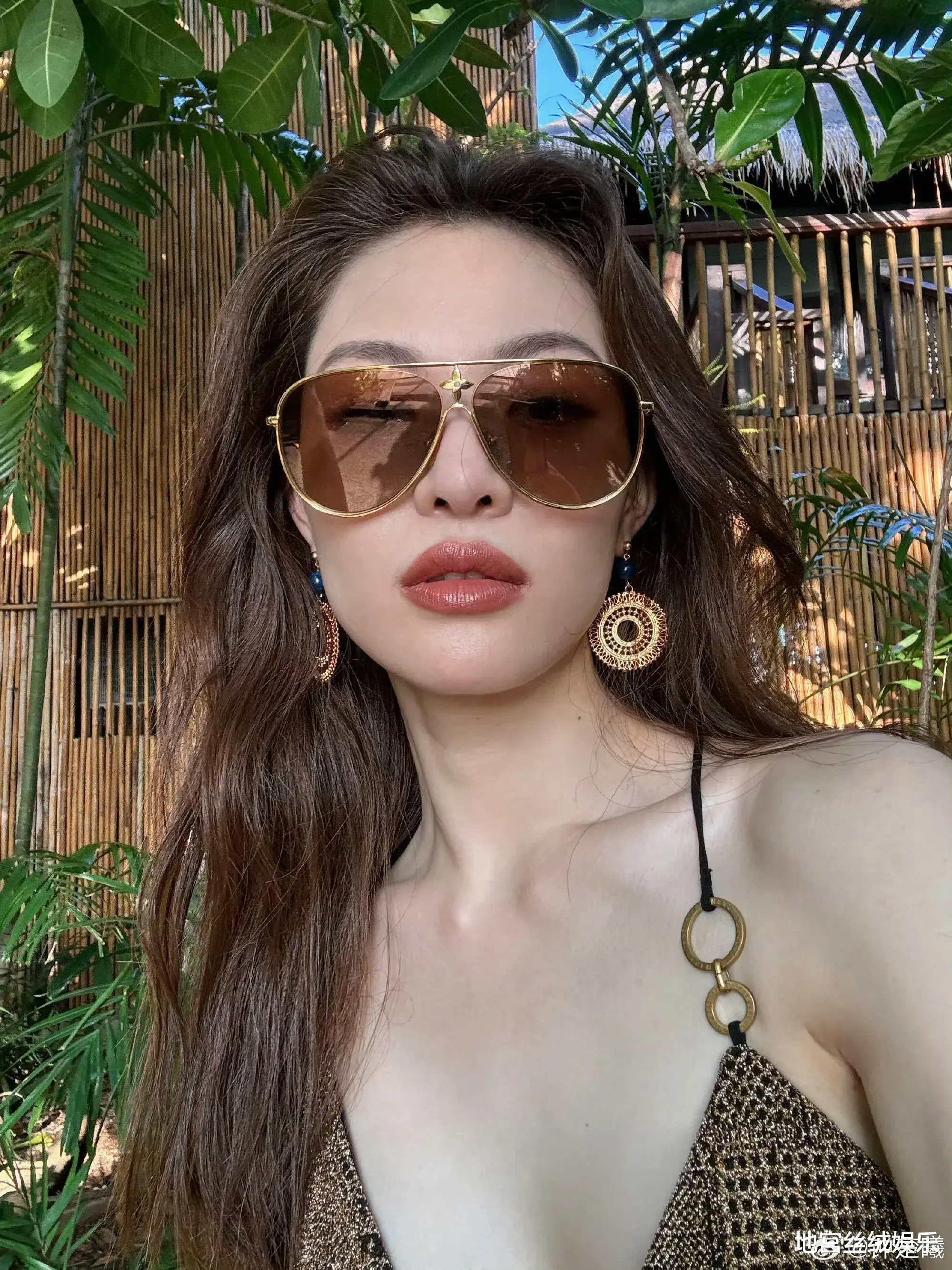 钟楚曦侯雯元旅游对比!她容光焕发,他精神涣散,网友:正常操作