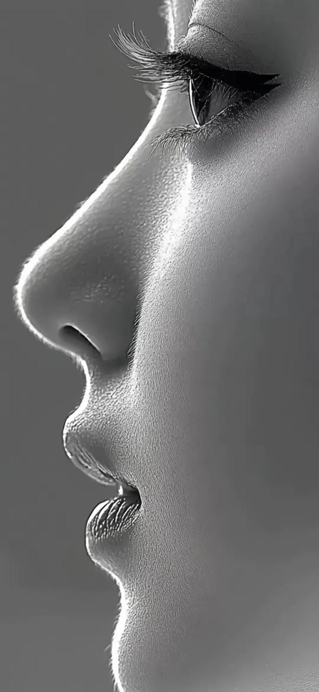 国色天香朱唇润,面似桃花眸醉人