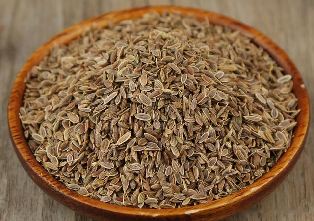 今天才知道,原来酱牛肉这么简单,只需4种香料,肉质软烂不塞牙