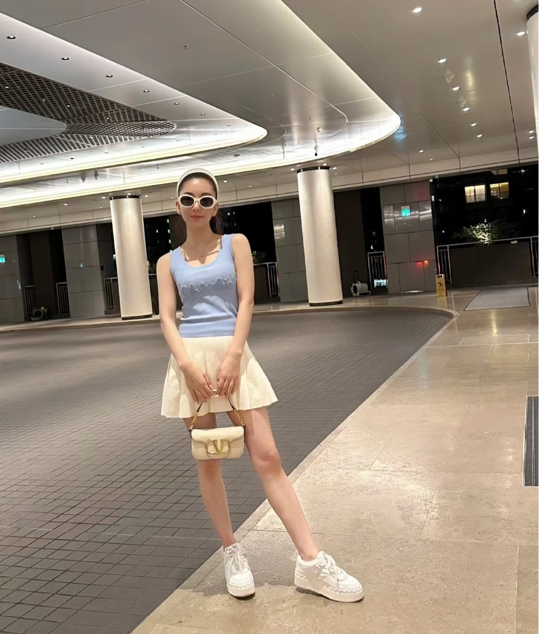 方媛带俩女儿回内地过暑假,长女侧颜秀气随妈妈,妹妹超像郭富城