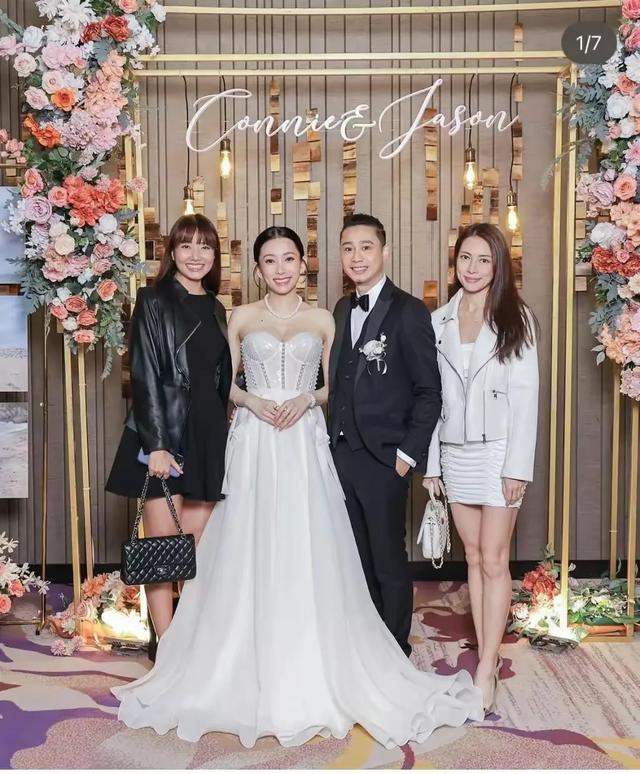 TVB女星文凯玲浪漫大婚，16只龙凤鈪配金猪珍珠极奢华，筵开23席