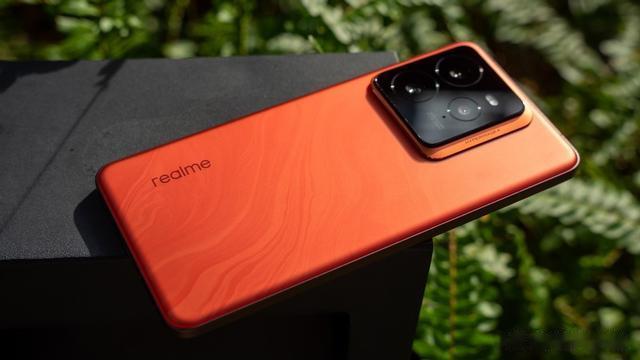 “卷王”旗艦，驍龍8至尊+6500mAh+120倍變焦+1.5K大屏