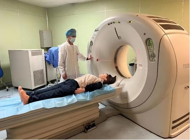 疾控专家吴尊友患上“癌中之王”!吃饭时的3个异样,可能是警报