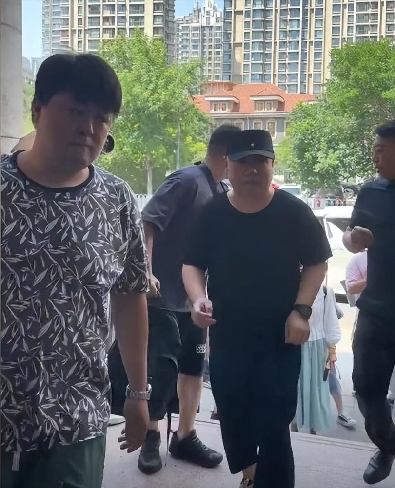 郭德纲给足了排面,但却被徒弟卷了面子;高峰收徒,亦喜亦悲