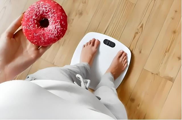 寿命与体重的关系被发现:50岁后,体重越接近“这个数”,越健康