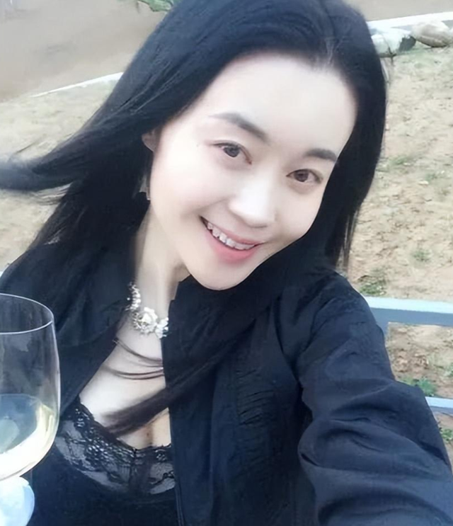 关婷娜：和赵本山绯闻不断，41岁仍单身，郭德纲：有心胸