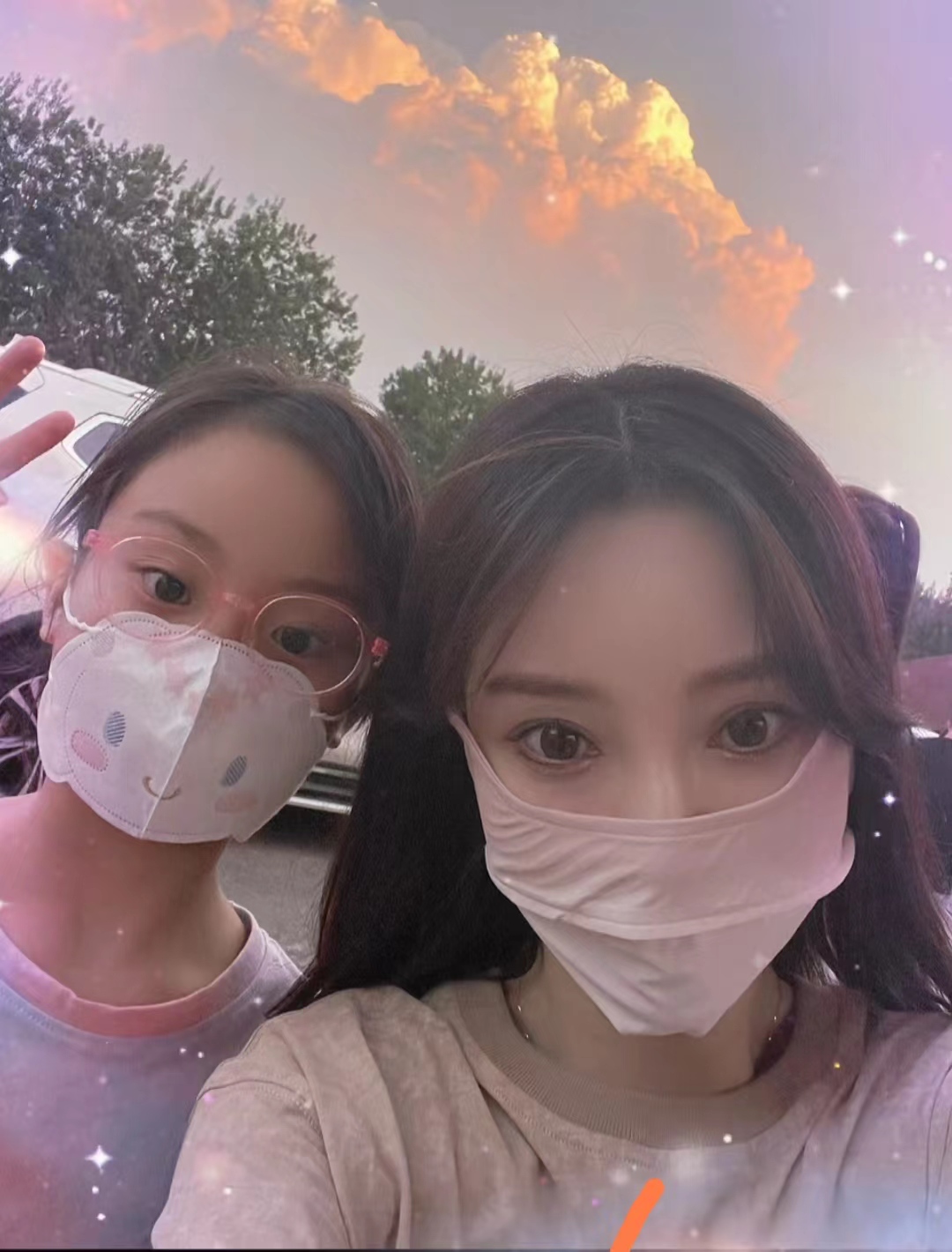 李小璐给女儿“做榜样”，带头怼恶评网友，这是“好妈妈”人设？