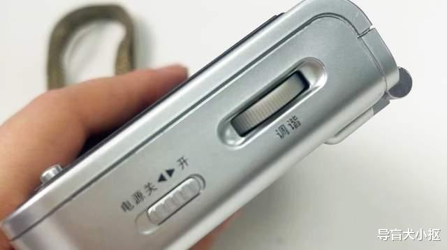 兩節(jié)電池聽三天，這款國產(chǎn)小眾收音機，九波段搜臺是亮點