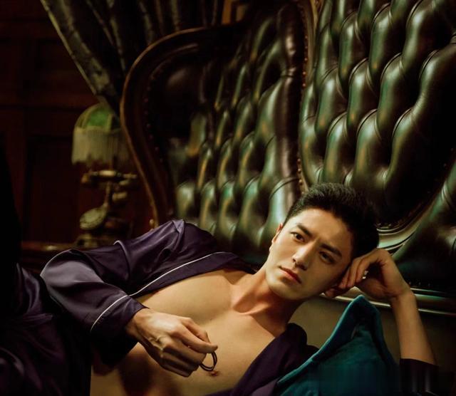 李九霖逆天颜值,太迷人了,身材太好了?霸气威武十足!