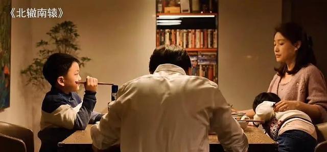 父亲是老戏骨，她长相平平却资源不断，被冯小刚称其低估的星二代