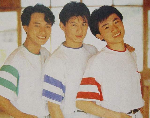 过气明星有多惨？农村走穴，摆摊还债，而他哭穷：卡里只剩100万