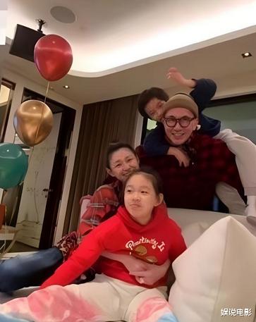 大S去世,杨阿姨一直没有直播和更新账号,她成了两个孩子的依靠