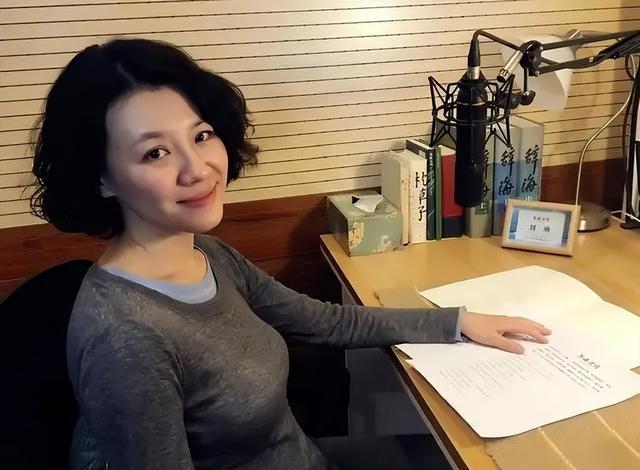 她本是豪门阔太，被导演喊来临时救场意外走红，50岁仍然片约不断