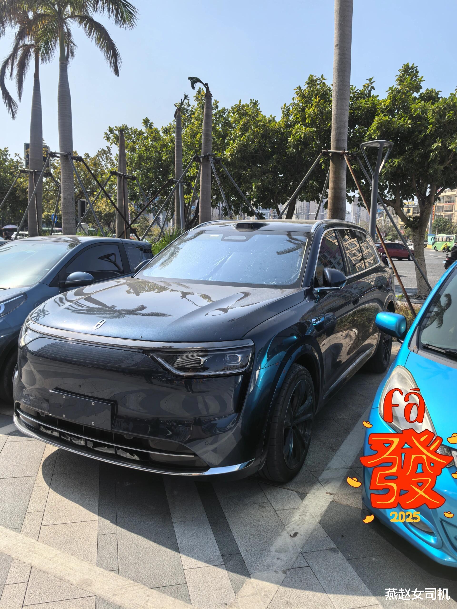 问界M8更多实车图曝光，大过理想L8，配533马力+纯电续航240km