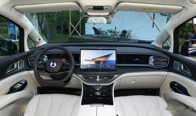 25款腾势D9:再立科技豪华全能旗舰MPV的新高度