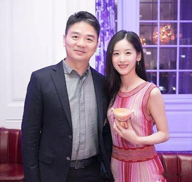 刘强东上千亿身家，儿子却是他一生的痛，感谢章泽天视如己出