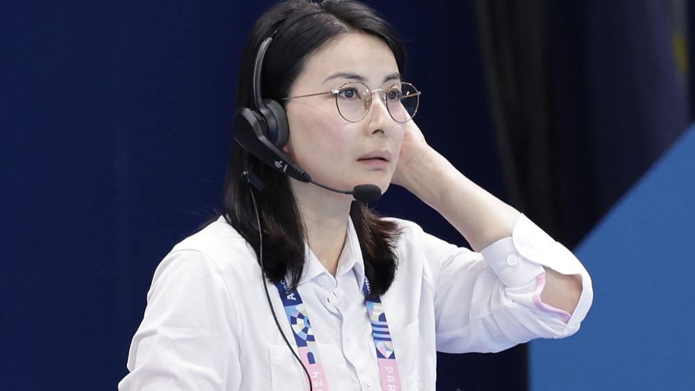 郭晶晶裁判长造型曝光，气质干练又美又飒，霍震霆提起她满脸自豪