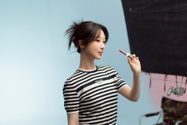 杨紫短发和长发造型，你喜欢哪个？