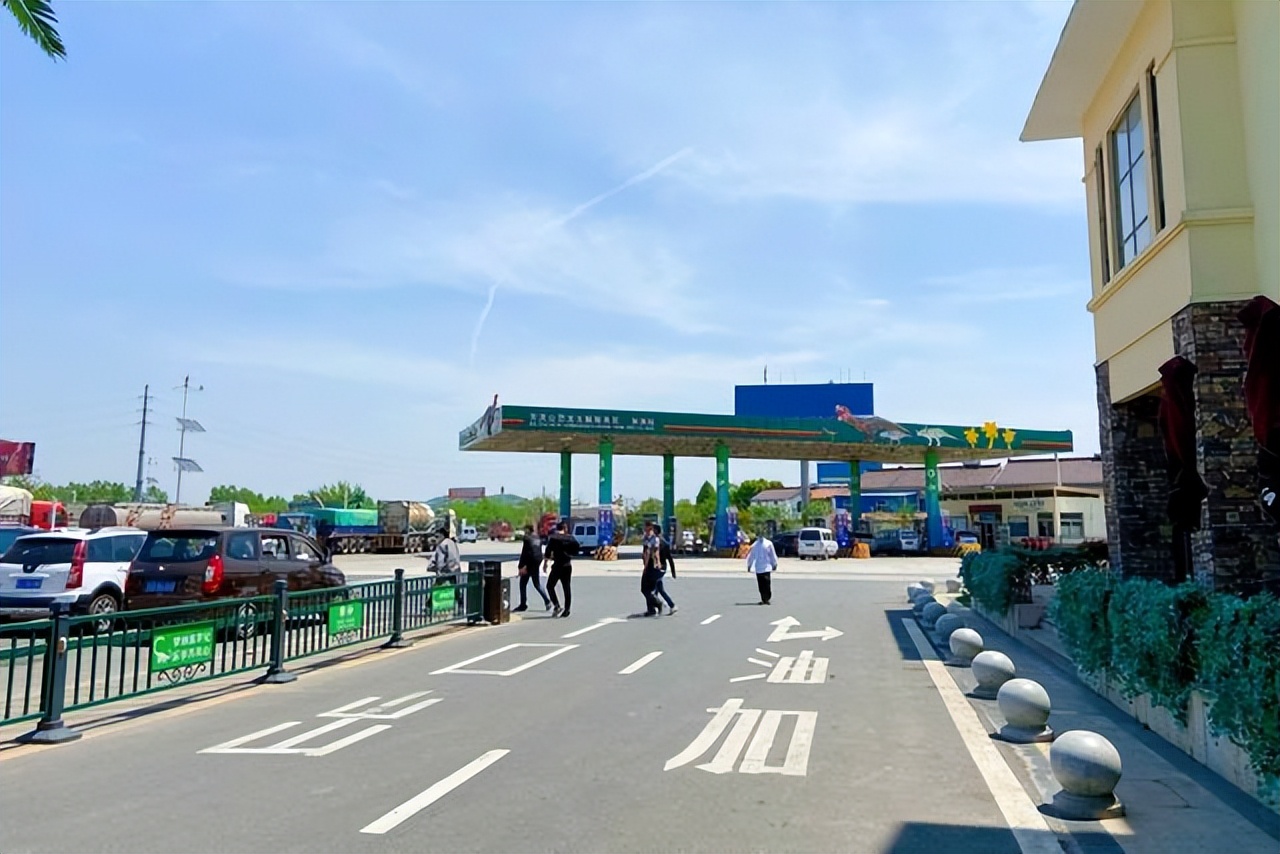 跑高速为什么要“逢三必进”？内行说出实情：不仅是预防血栓形成