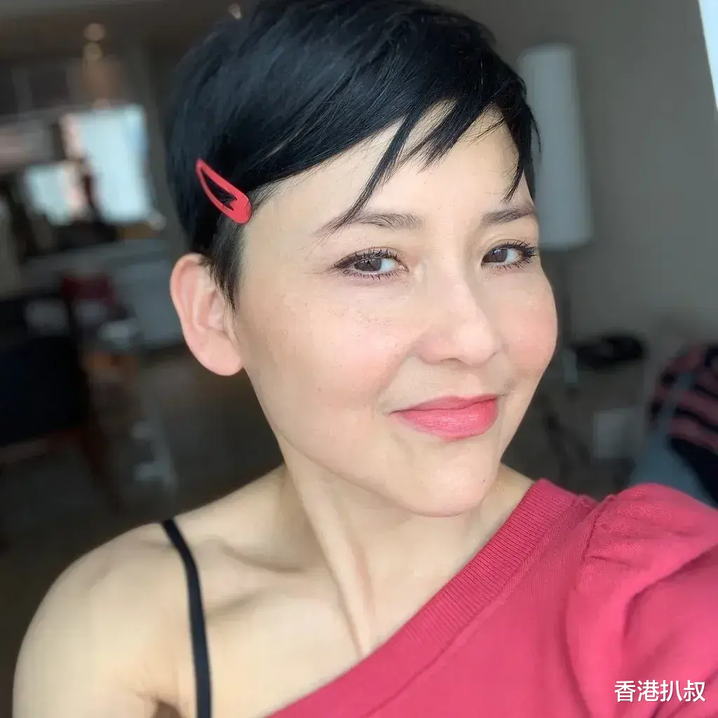 60岁香港「三级歌手」与混血男友复合！大胆撕TVB无惧封杀　曾历两段失败婚姻