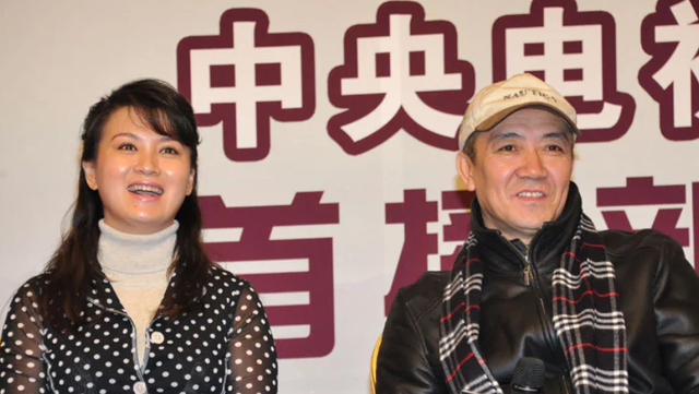 “李云龙”与剧中妻子假戏真做！现实中抛弃家庭，与儿子不再往来