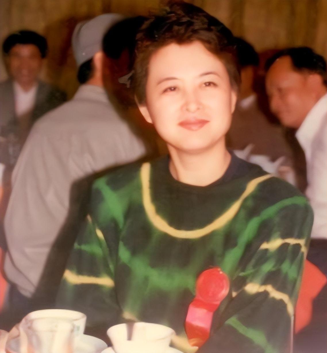 央视肖晓琳: 退休5个月，于美国儿子家死去，临终26字遗言现实写照