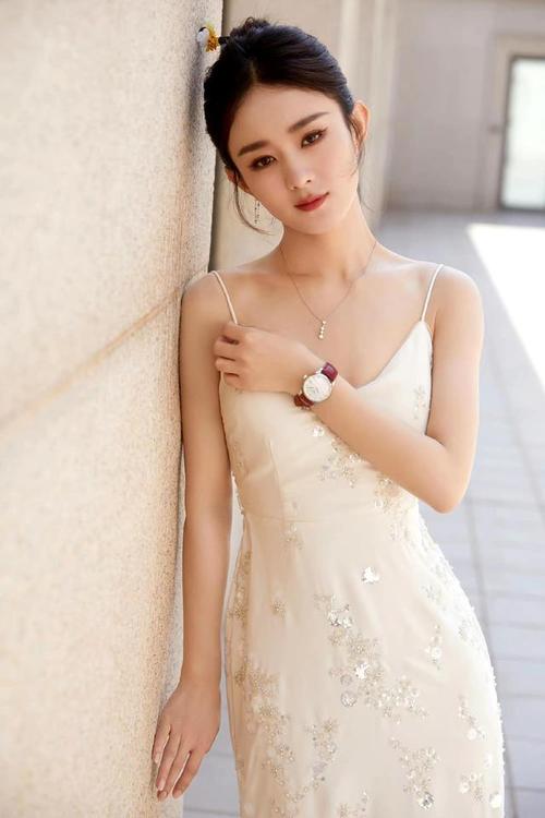 郝蕾扯掉遮羞布，五位顶流躺枪：杨幂与赵丽颖粉丝的破防之战