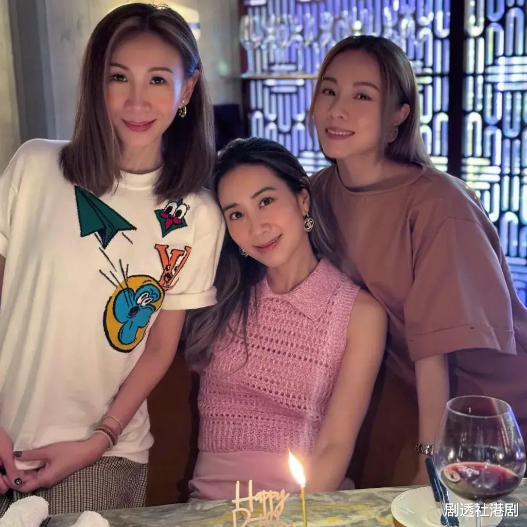 香港前知名组合两成员决裂多年,曾疑似破冰,如今同游日本却零互动