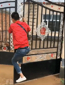 姑娘大意了，镜片里的反射被大家看得一清二楚，不觉得尴尬吗