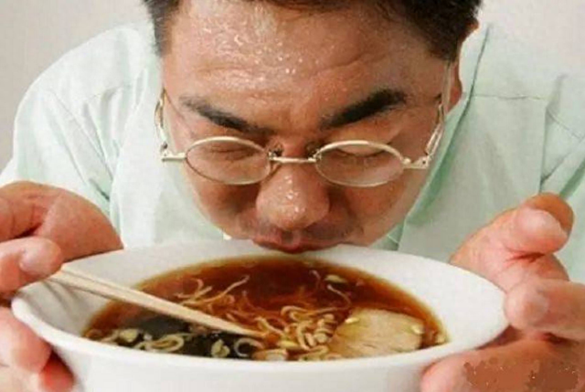 总爱出头汗，满头大汗？多是1虚和2毒，中医教你快速止汗！