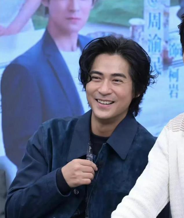 43岁周渝民颜值崩塌?发福脸盘变大,嘴唇逐渐消失,面相都改变了