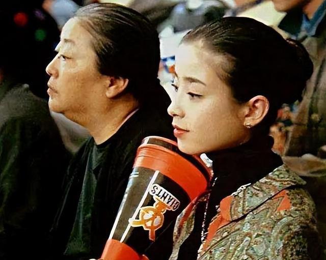 宫泽理惠14岁时，母亲带她敲响了导演的房门，这种痛要用一生治愈