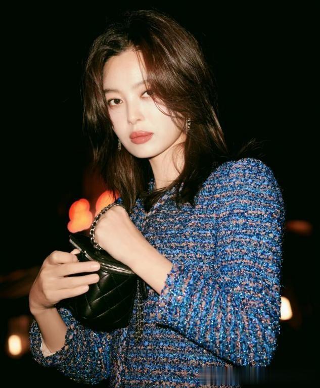 “发型”对女人颜值的影响有多大？看完辛芷蕾前后对比，你就懂了