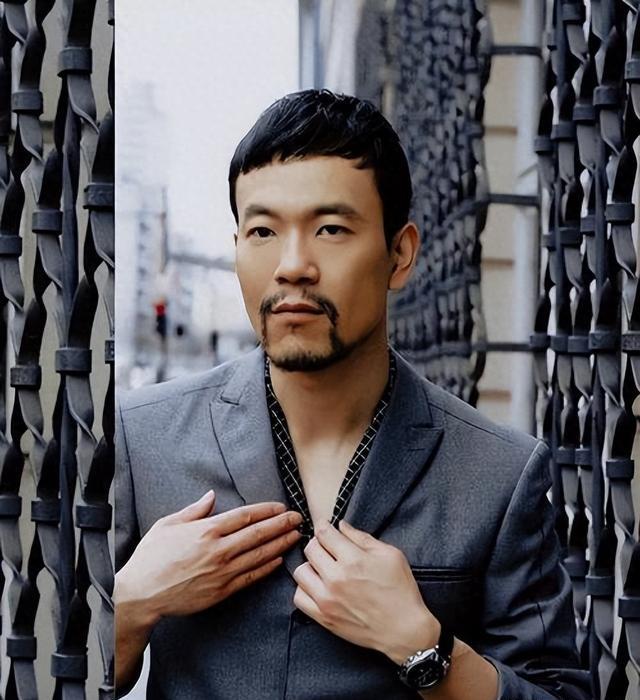 演技最好的星二代廖凡,出道24年从不拼爹,妻子是周星驰黄金拍档