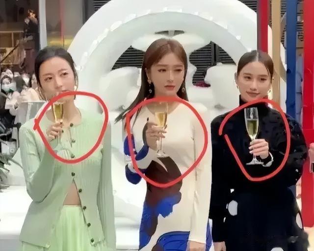 全红婵吃牛排上不了台面?笑死,那你是没见过英国女王喝酒!