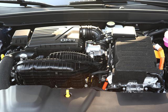 30天大卖27431台！油耗3.8L+大厂出品，颜值高空间大，还看轩逸？