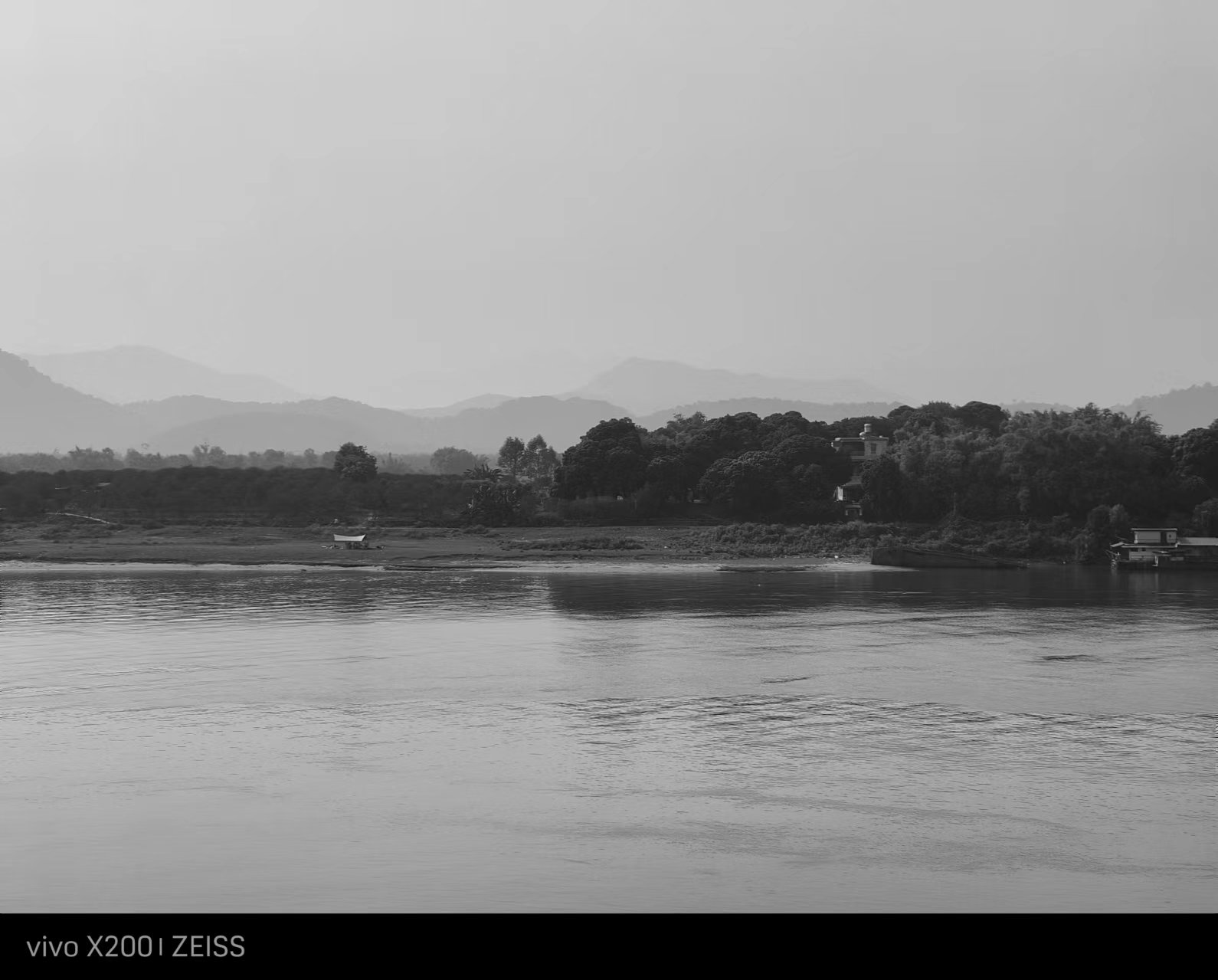 vivo X200首发体验:AI突破上限,中端旗舰标杆