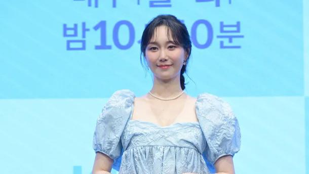 韩国知名女星，宣布结婚消息一个月后，生下了女儿