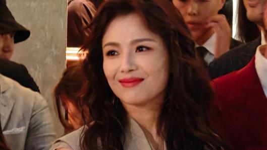 45岁章子怡对比46岁刘涛，自然老去和医美老去的差距一目了然