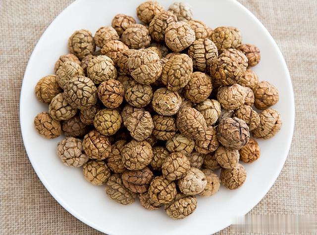 炖猪蹄时，牢记这4种香料，2斤食材放1克，软烂入味没牙也能吃